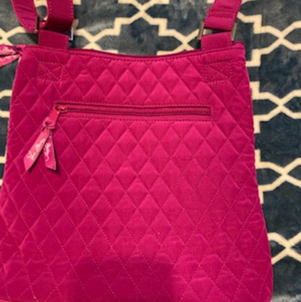 Vera Bradley


 = Vera Bradley FUCHSIA Large Hipst